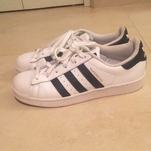 Adidas superstars